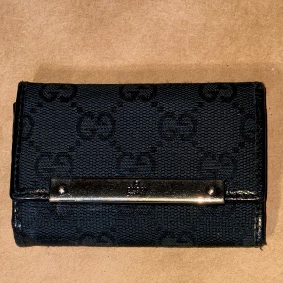 GUCCI BLACK MONOGRAM CANVAS / LEATHER KEY HOLDER - Picture 2 of 7
